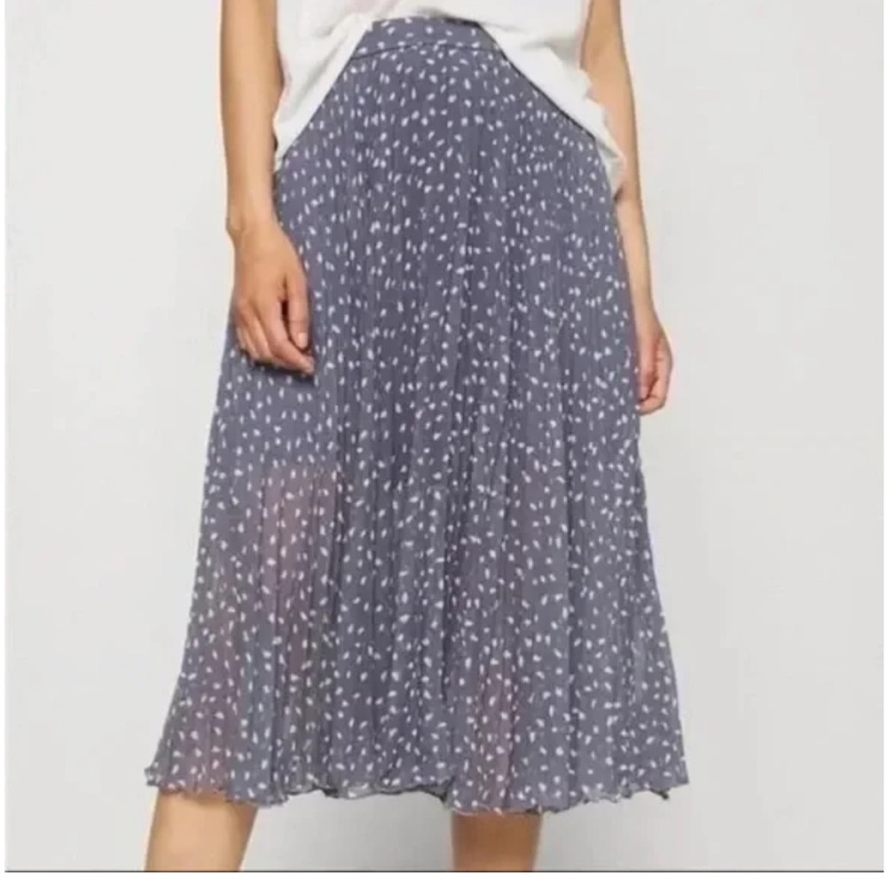 Abercrombie & Fitch
Pleated Midi Skirt